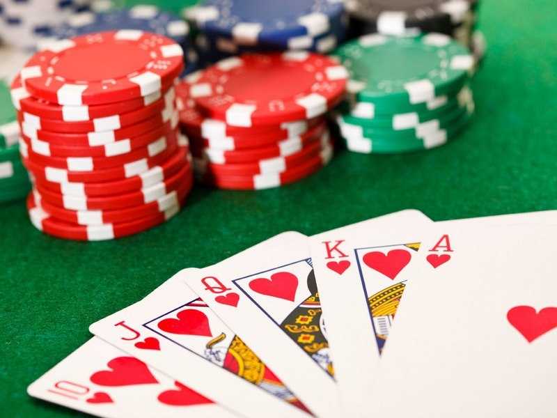 Poker - Trải nghiệm luôn thắng cược nhờ các chuyên gia