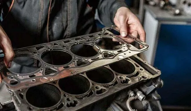 Thổi gioăng mặt máy là gì? Cách chẩn đoán và sửa chữa